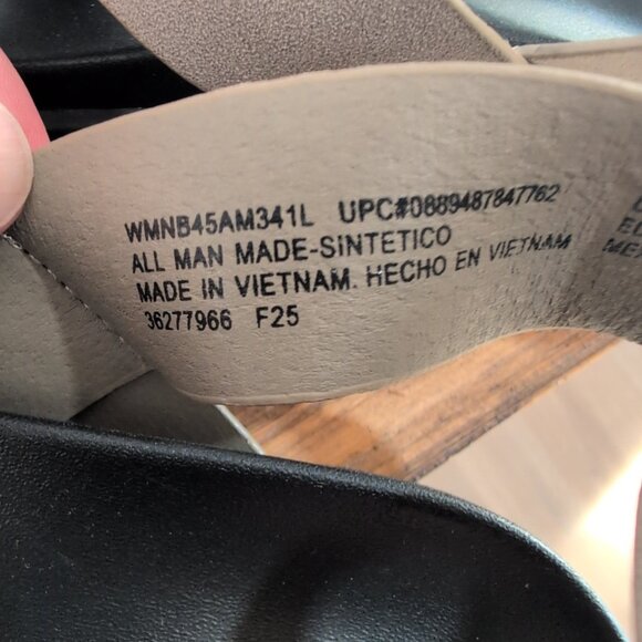 NWT No Boundaries Size 6 Women's Cross-strap Toe Loop Taupe Sandles - Picture 4 of 6